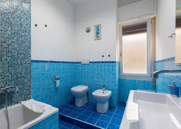 Cesare, By Short Holidays * בולוניה